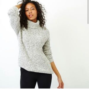 Roots snowy fox sweater - worn once 😍